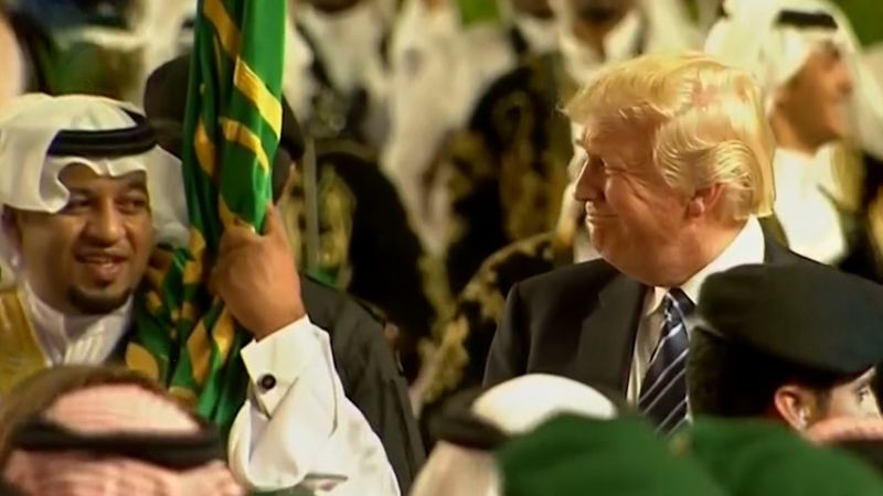 Trump danse avec une épée après son investiture