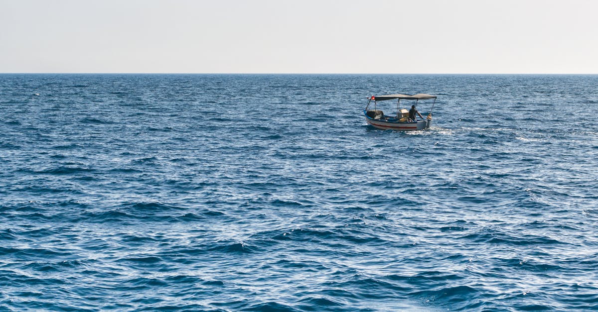 توقف القتال بين الولايات المتحدة وإيران وتأثيره على مضيق هرمز