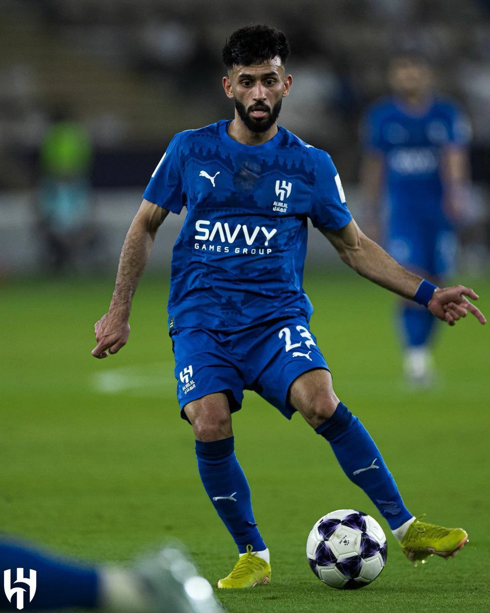 الهلال يحقق انتصاره على ضمك بدعم جماهيري لمندش