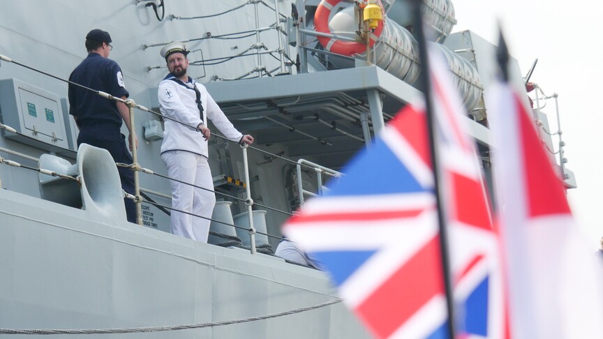 سفينة حربية بريطانية ترسو في البحر الأبيض المتوسط للصيانة
