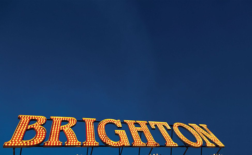 مدريد تفتتح مدرسة جديدة بتكاليف مرتفعة