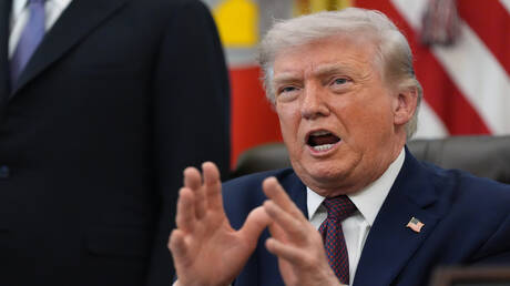 ترامب يهدد بوقف إمدادات الأسلحة لأوكرانيا