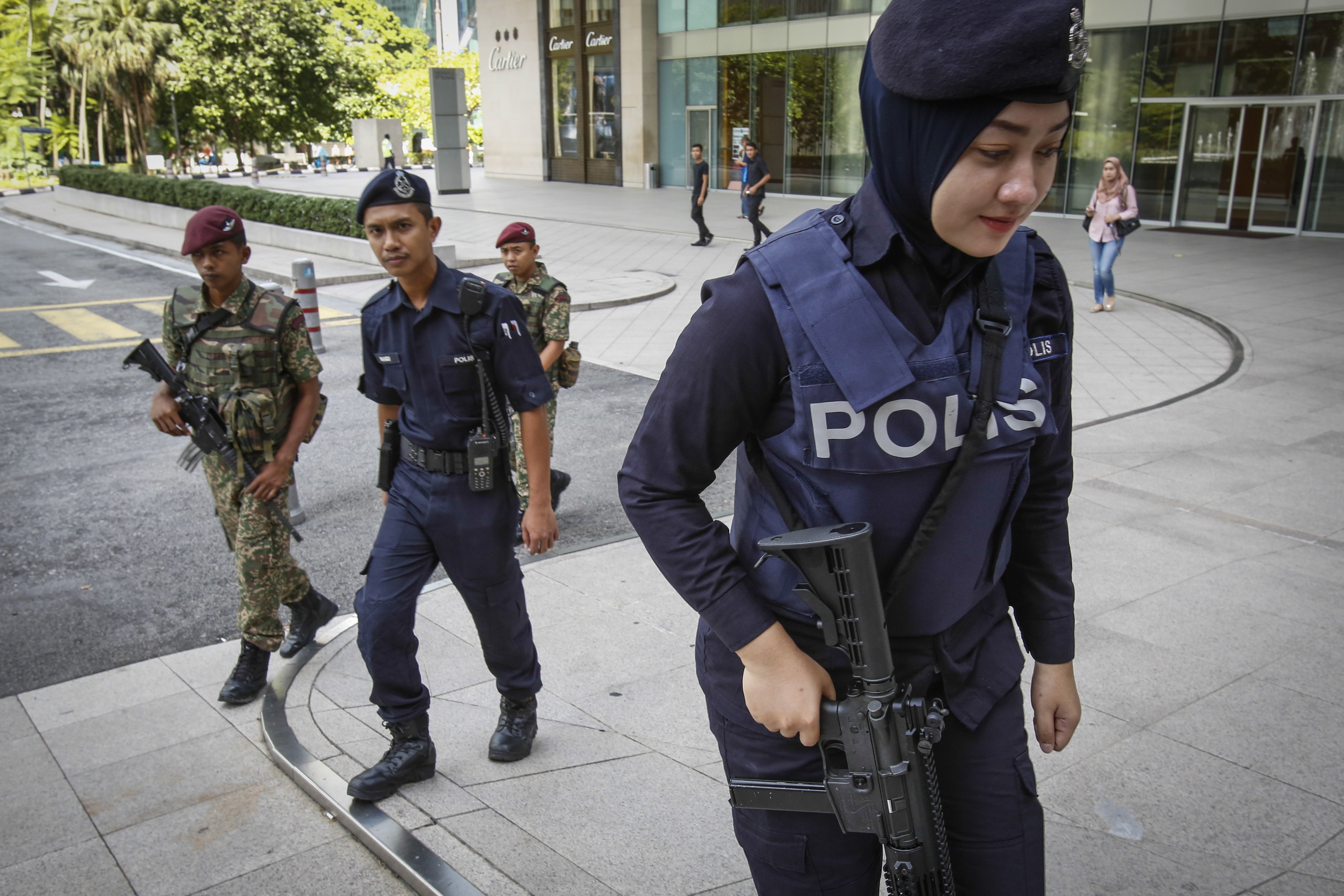 إلقاء القبض على مواطن ماليزي تجاوز فترة إقامته في إندونيسيا