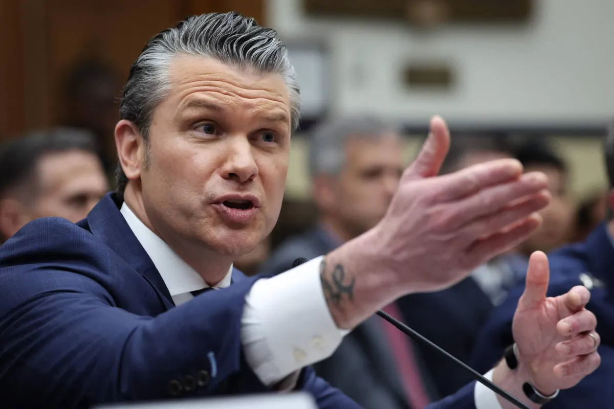 وزير الدفاع الأميركي يدافع عن الحرب على إيران