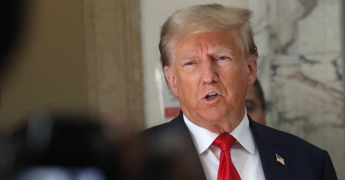 هدية الملك تشارلز لترامب: جرس غواصة يحمل اسمه