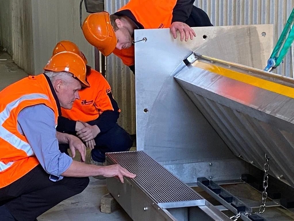 محافظ جنوب سيناء يتفقد منظومة الحماية من السيول