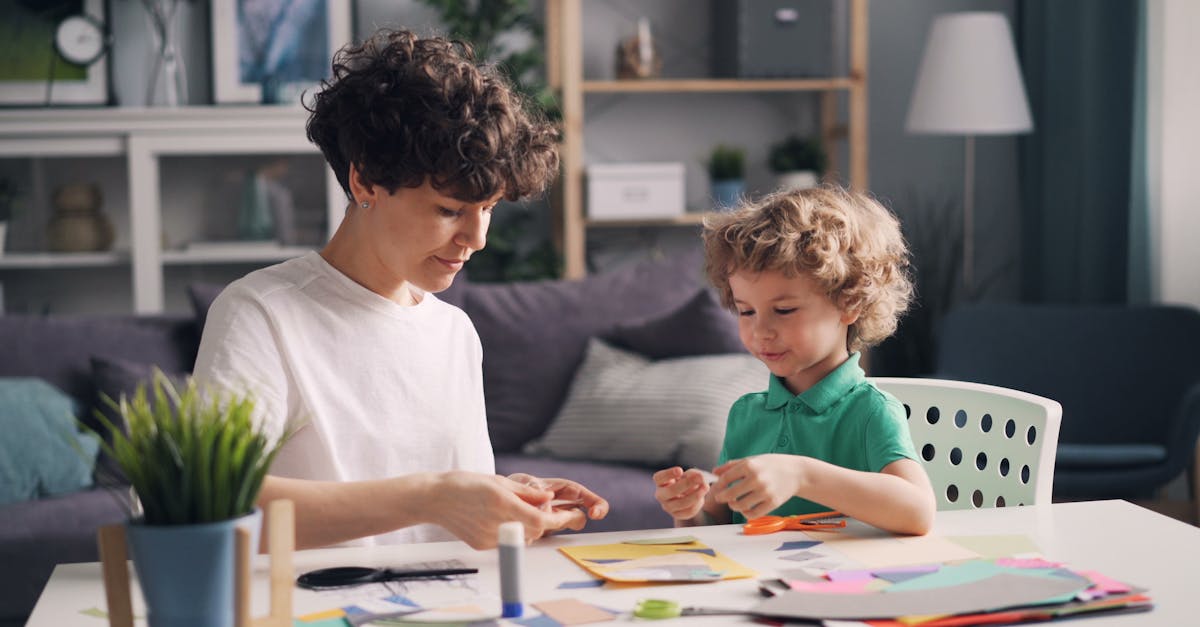 دليل التعلم عن بُعد في دبي: دور الآباء والمعلمين