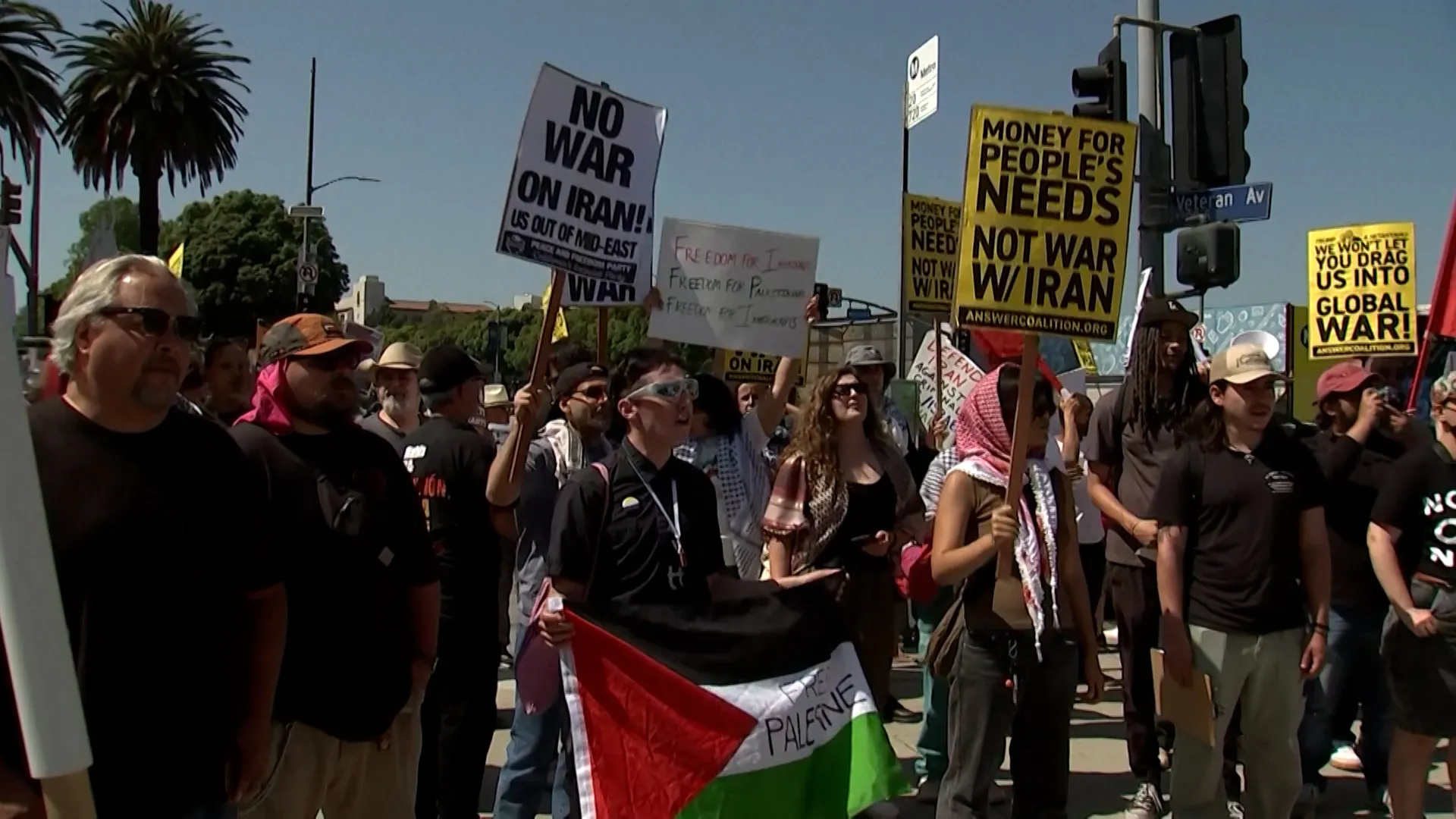 تجنب الولايات المتحدة اتهامات جرائم الحرب في إيران