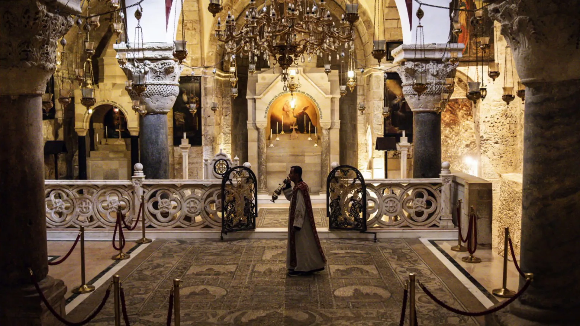 إغلاق الأقصى وكنيسة القيامة يثير غضب النشطاء