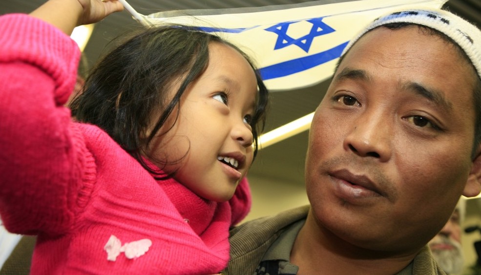 إسرائيل تبدأ خطة هجرة جماعية لبني منشيه من الهند