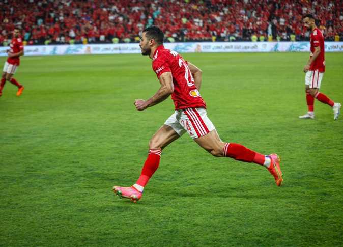 تجديد عقد «أوفا» مع الأهلي يثير توترات جديدة