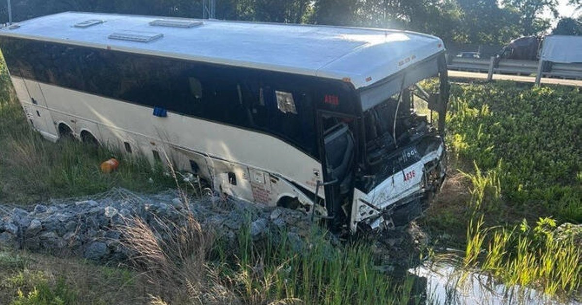 حادث حافلة مروع في فرجينيا: خمسة قتلى و44 مصاباً