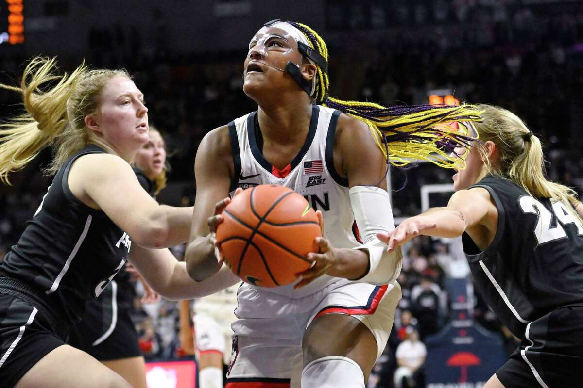 ਕੋਨੀਟੀਕਟ ਦੀ ਮਹਿਲਾ ਬਾਸਕਟਬਾਲ ਟੀਮ ਦਾ ਸਫਲਤਾ