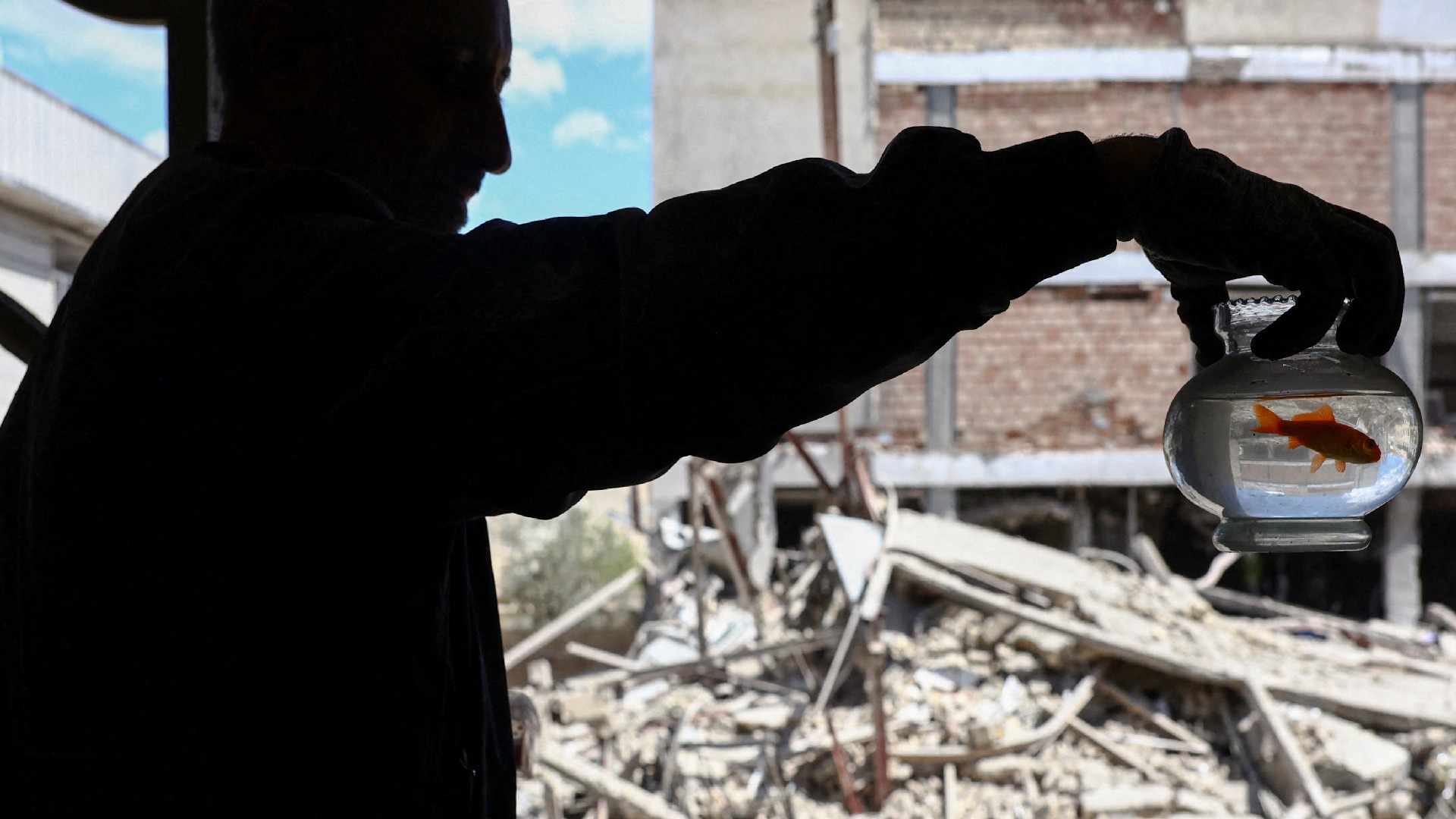 الجيش الإسرائيلي يستهدف بنى تحتية إيرانية