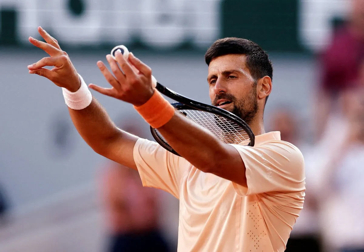 Djokovic Advances to Third Round at Roland Garros
