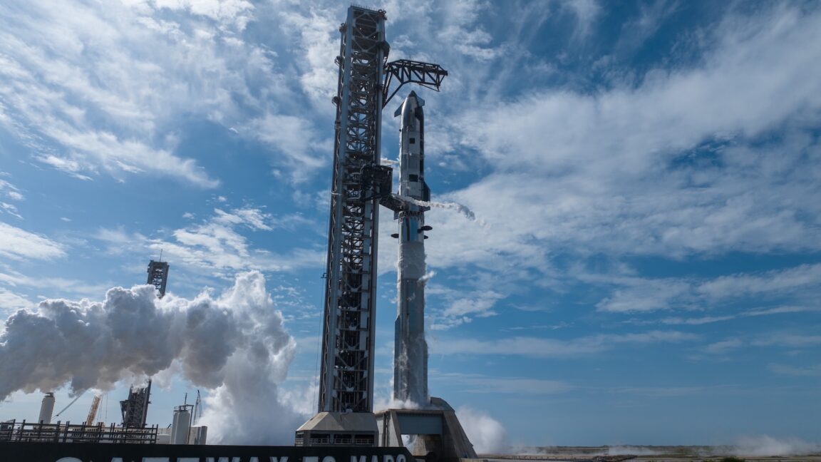 SpaceX startet die längste Rakete der Geschichte