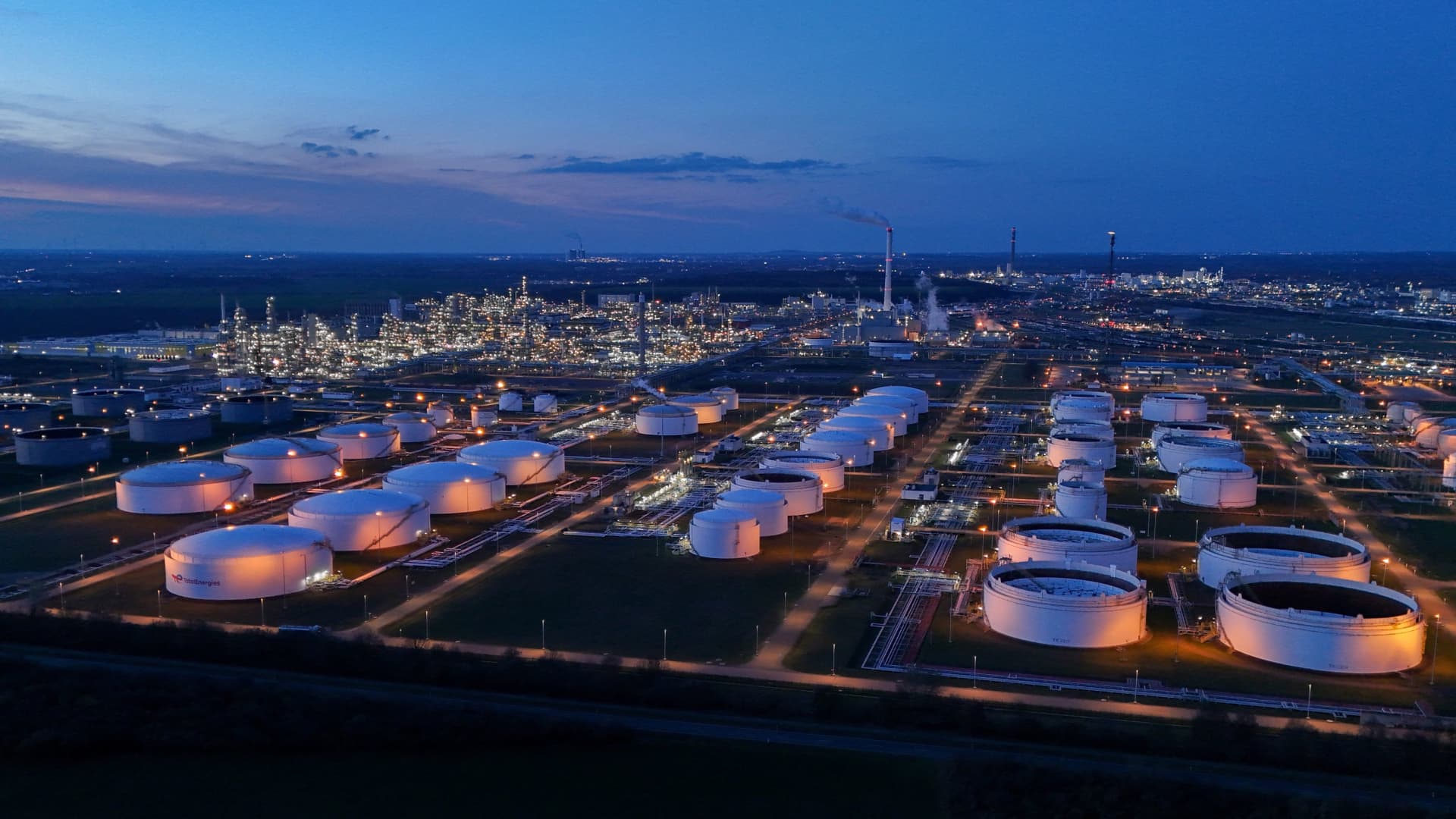 ارتفاع أسعار النفط مع تجديد ترامب تهديداته ضد إيران