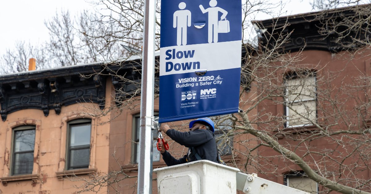 Warnungen vor Ablenkungen beim Fahren - Verkehrssicherheit