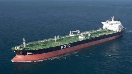 إخماد حريق ناقلة النفط الكويتية في دبي بعد هجوم مسير