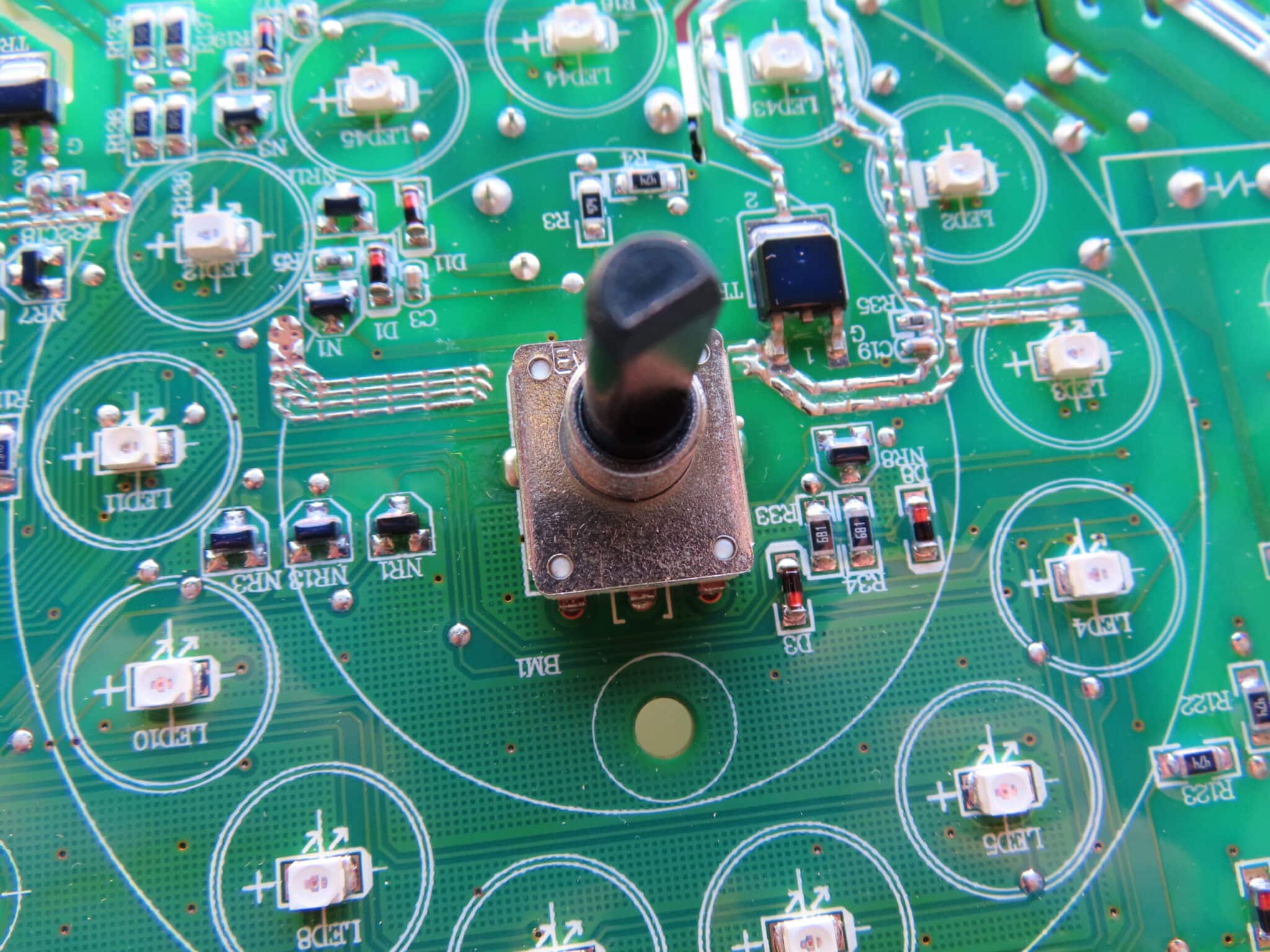 هاير وفشر وبايكل تتألق في أسبوع ميلان للتصميم 2026