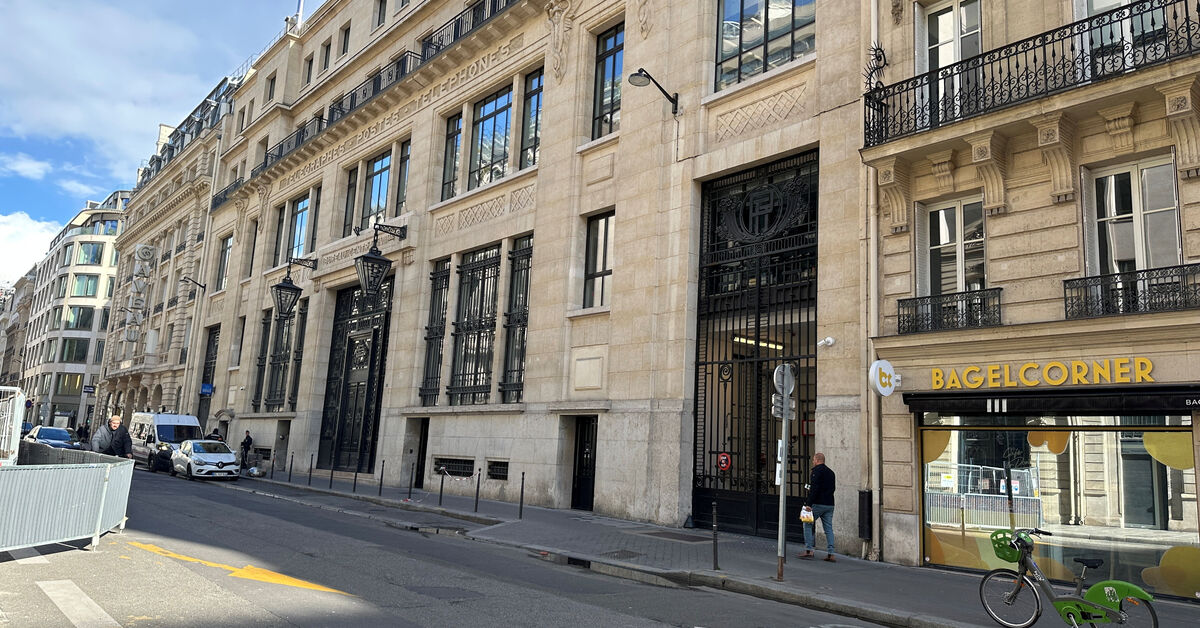 Foil Bomb Attack on Bank of America in Paris