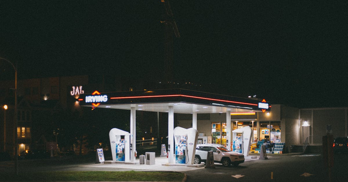 استقرار أسعار الوقود في الإمارات لشهر مايو 2023