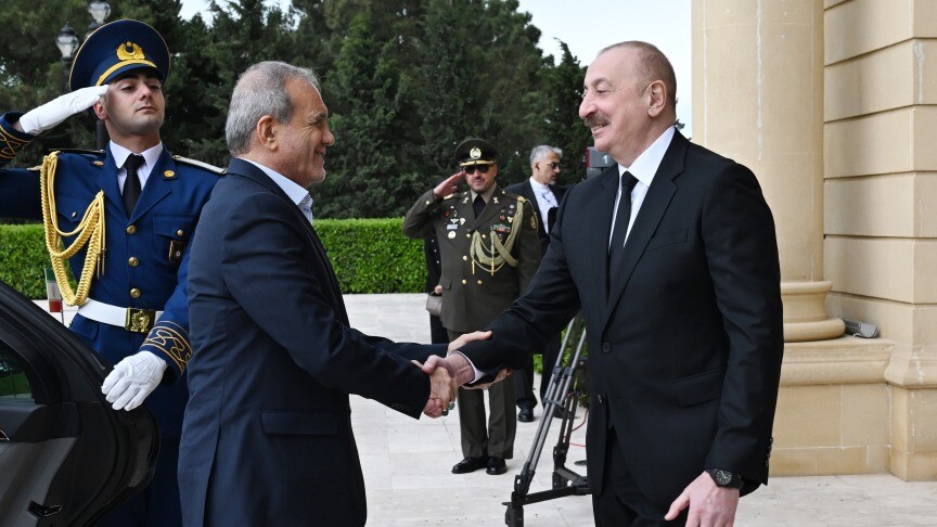 أذربيجان وإيران: تعزيز التعاون بعد وقف إطلاق النار