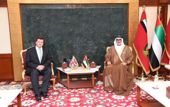 استقبال وزير القوات المسلحة البريطانية في الإمارات