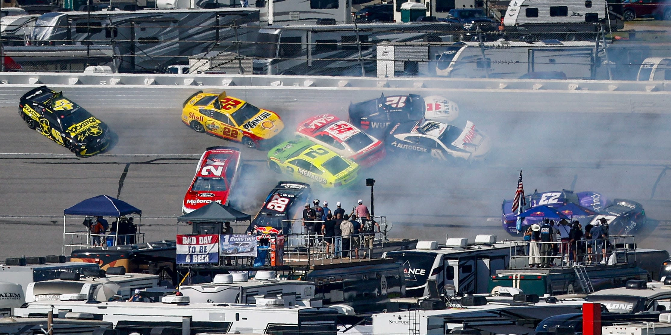 حادث تصادم جماعي في سباق ناسكار