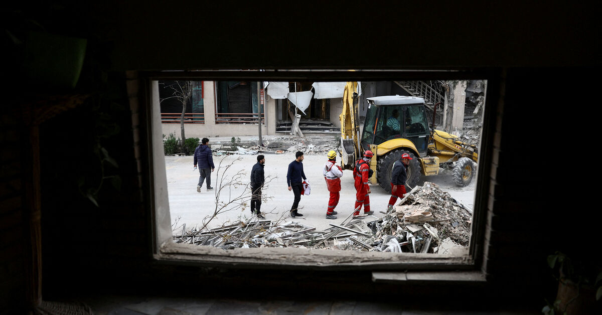 Pakistan hosts peace talks on Iran dispute