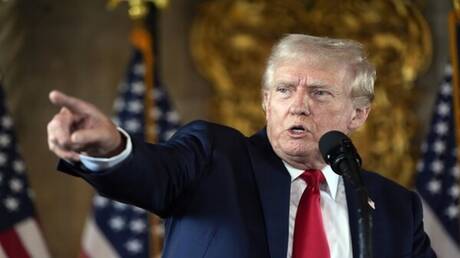 ترامب يهدد بفرض رسوم على الدول الموردة للأسلحة لإيران