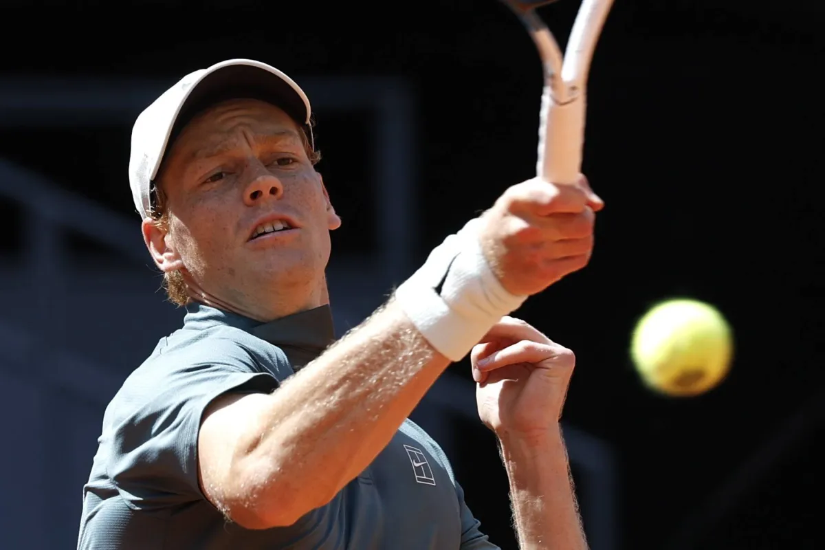 سينر ينتقد مواعيد المباريات في مدريد المفتوحة للتنس