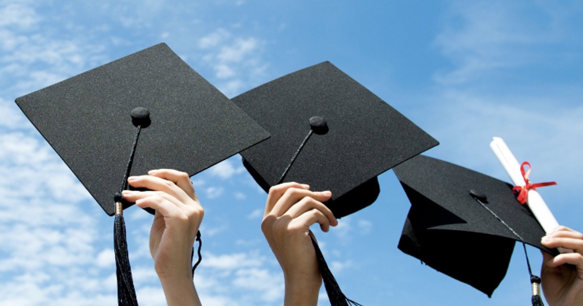 100 Studenten mit Doppelabschluss von der Universität Ain Shams