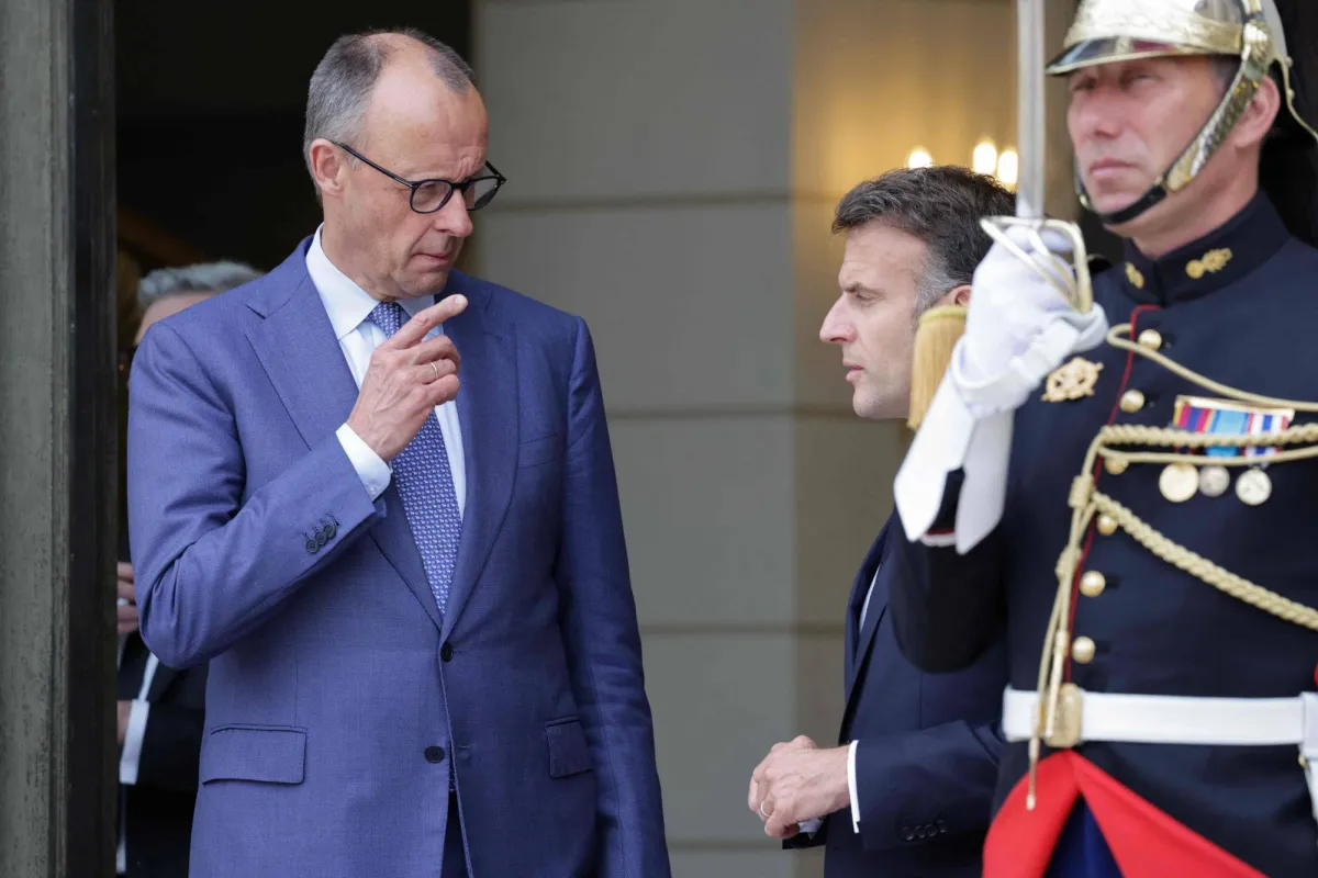 ماكرون يتواصل مع طهران ويؤكد أهمية فتح مضيق هرمز