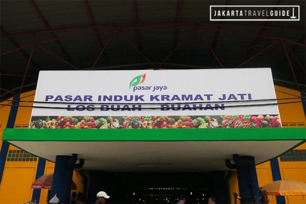 تنظيف سوق كرامات جاتي في جاكرتا