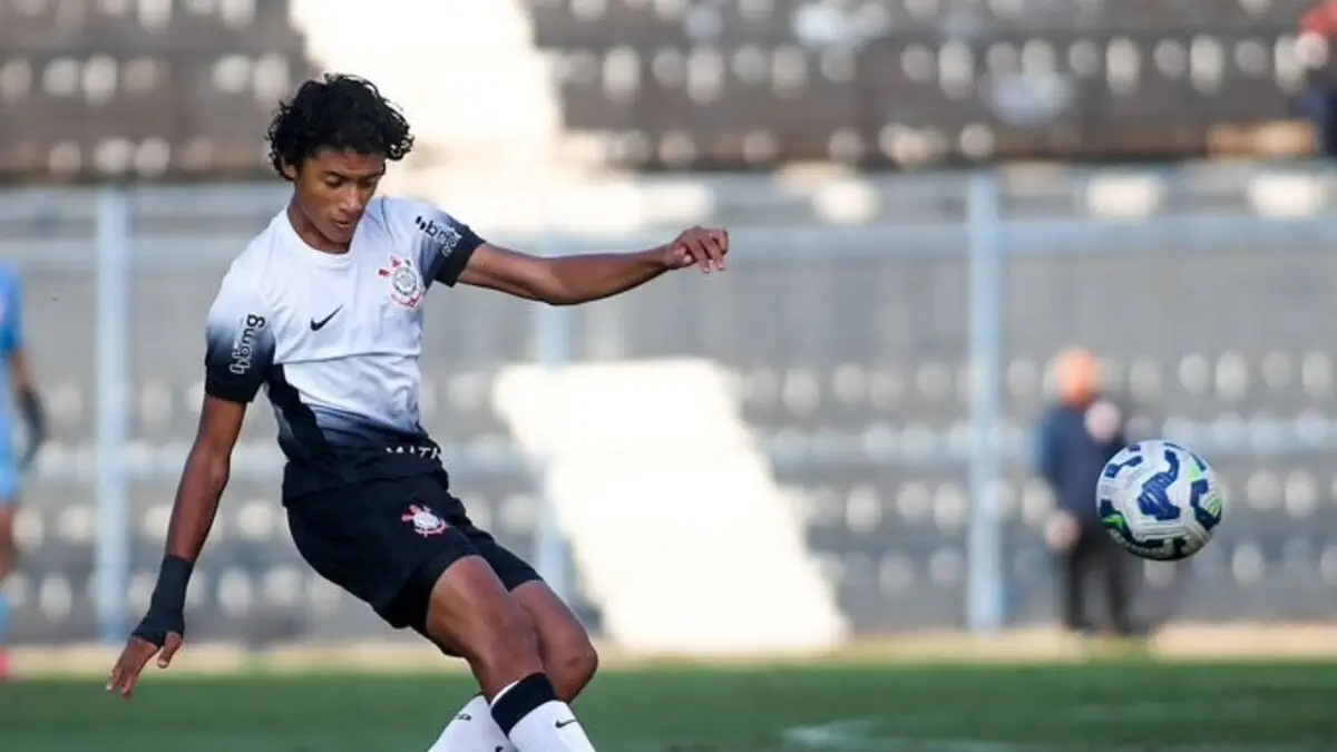 آرسنال يراقب موهبة برازيلية شابة لتعزيز صفوفه