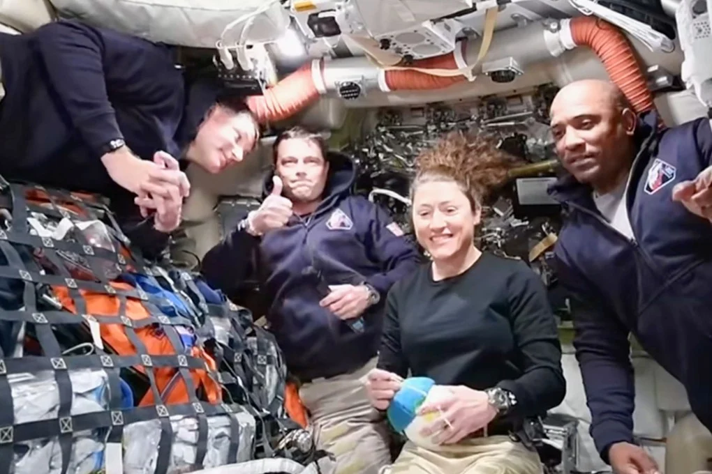 Astronauten bewältigen Alltagsherausforderungen im Weltraum