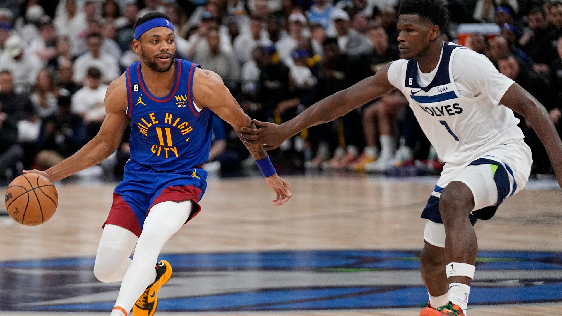 تيمبر وولفز يتفوق على ناغتس في بلاي أوف NBA