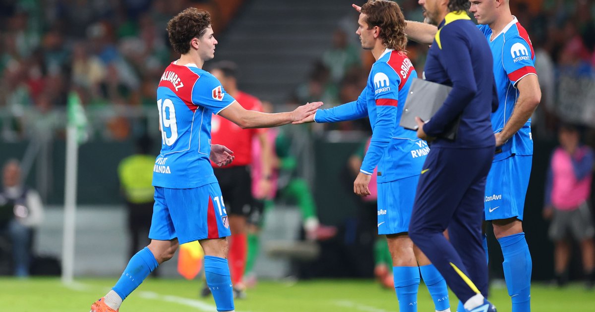 أتلتيكو مدريد يرفض عرض برشلونة لألفاريز