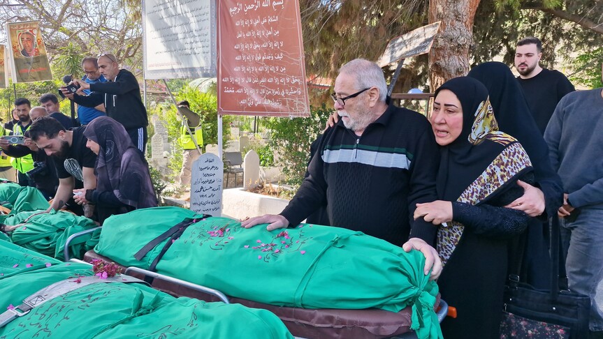 غارة إسرائيلية تقتل سوريين في لبنان