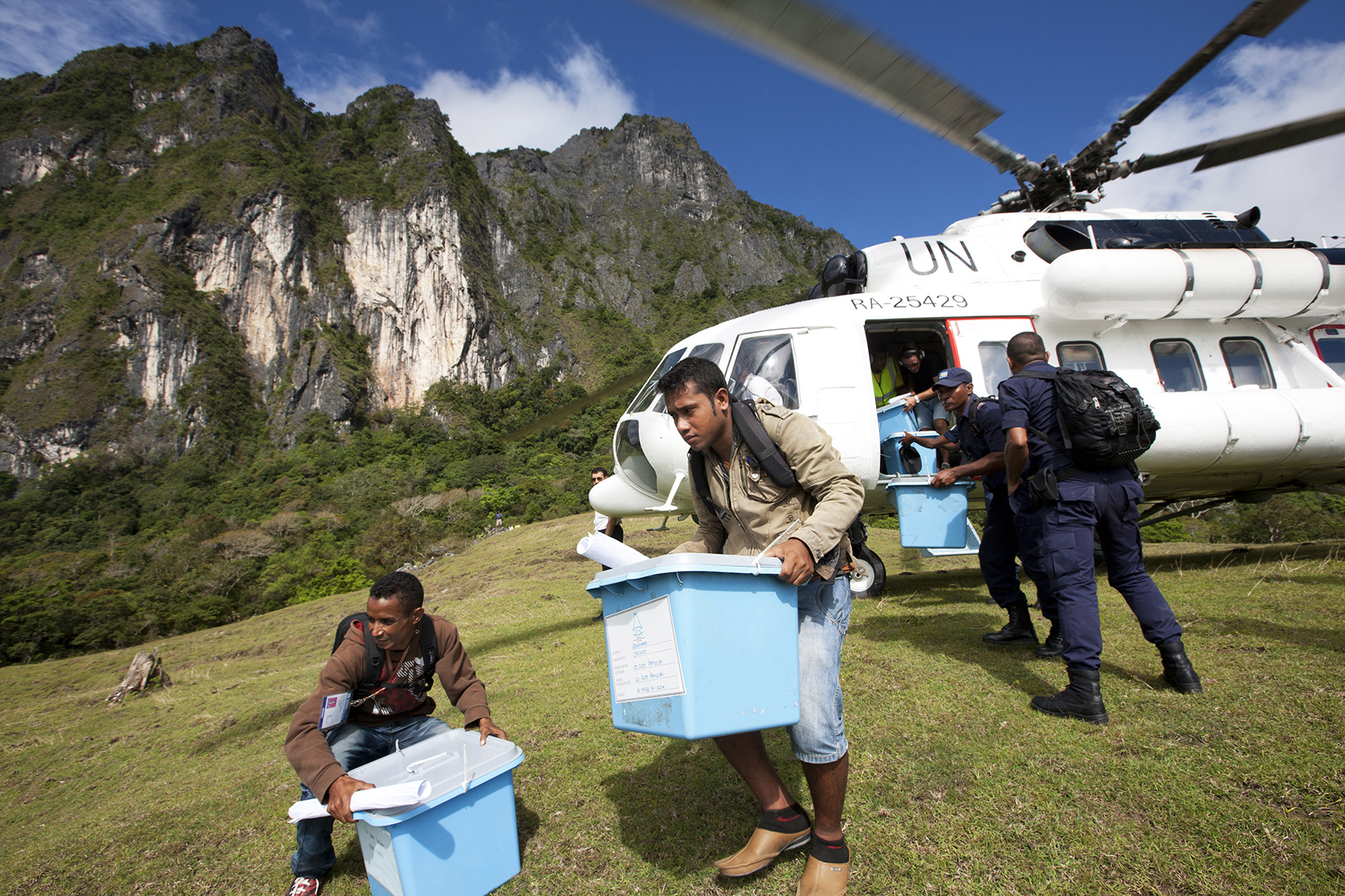 تشييع جثمان جندي إندونيسي ضمن قوات حفظ السلام