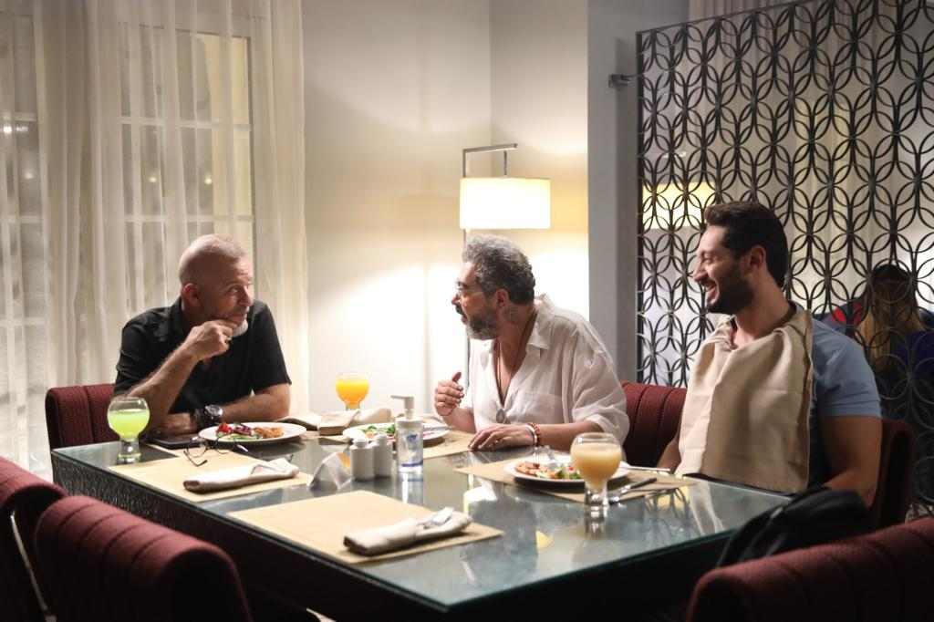 Fin de « اتنين غيرنا » et désir du public pour une fin heureuse