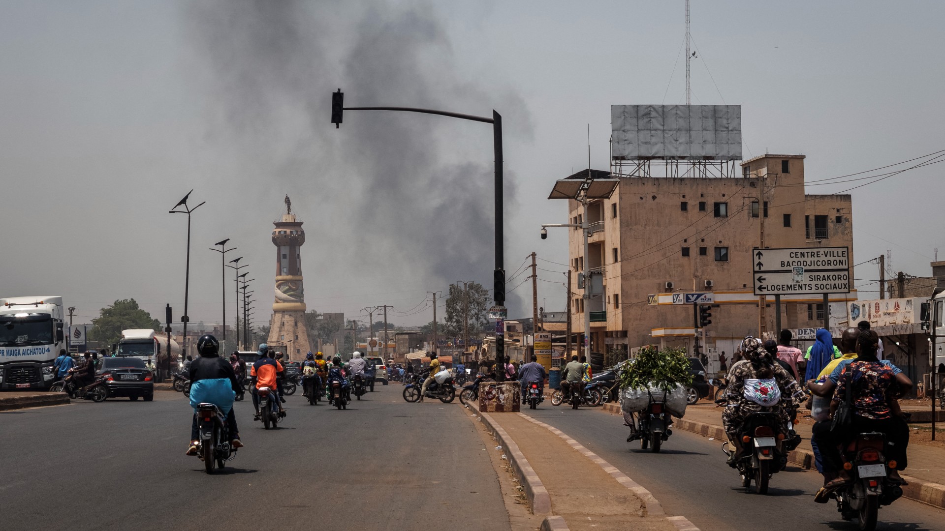 مقتل وزير الدفاع المالي في هجوم منسق