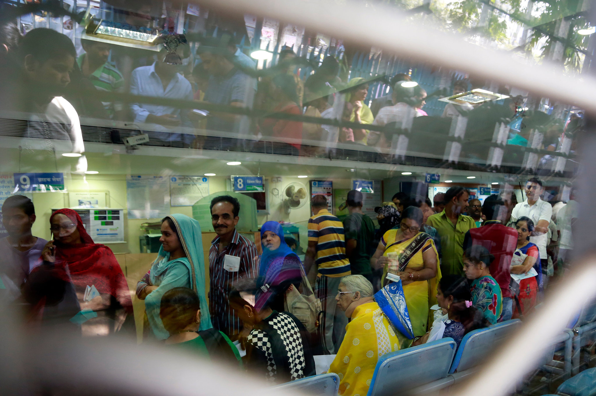 تداعيات حظر التداول على الروبية الهندية