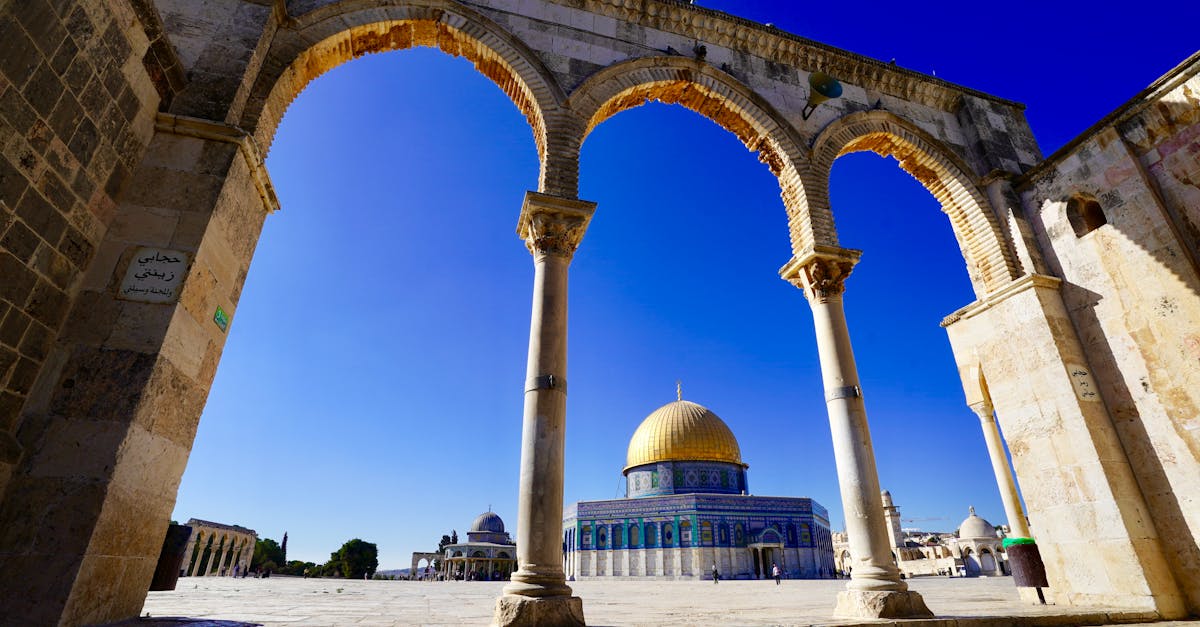 اعتقال صحفيين فلسطينيين وإبعادهم عن الأقصى