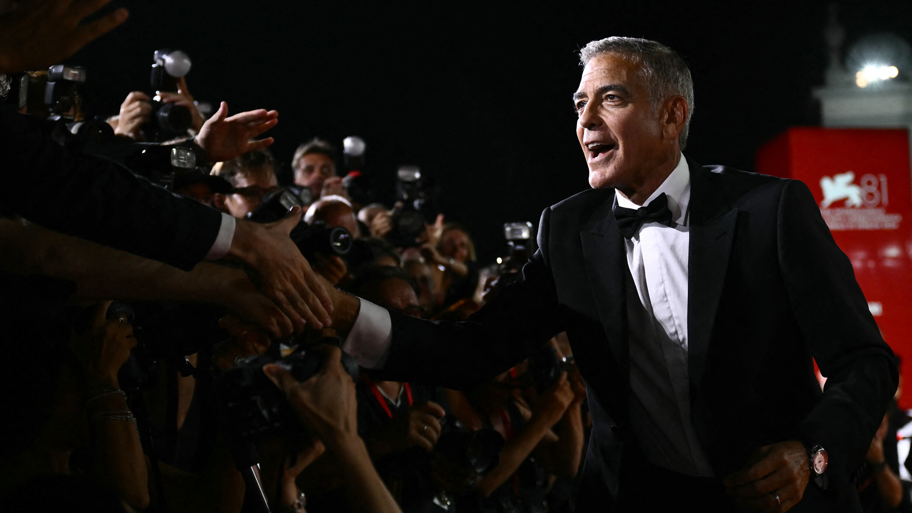 كلوني ينتقد ترامب: ضرورة الأخلاق في السياسة