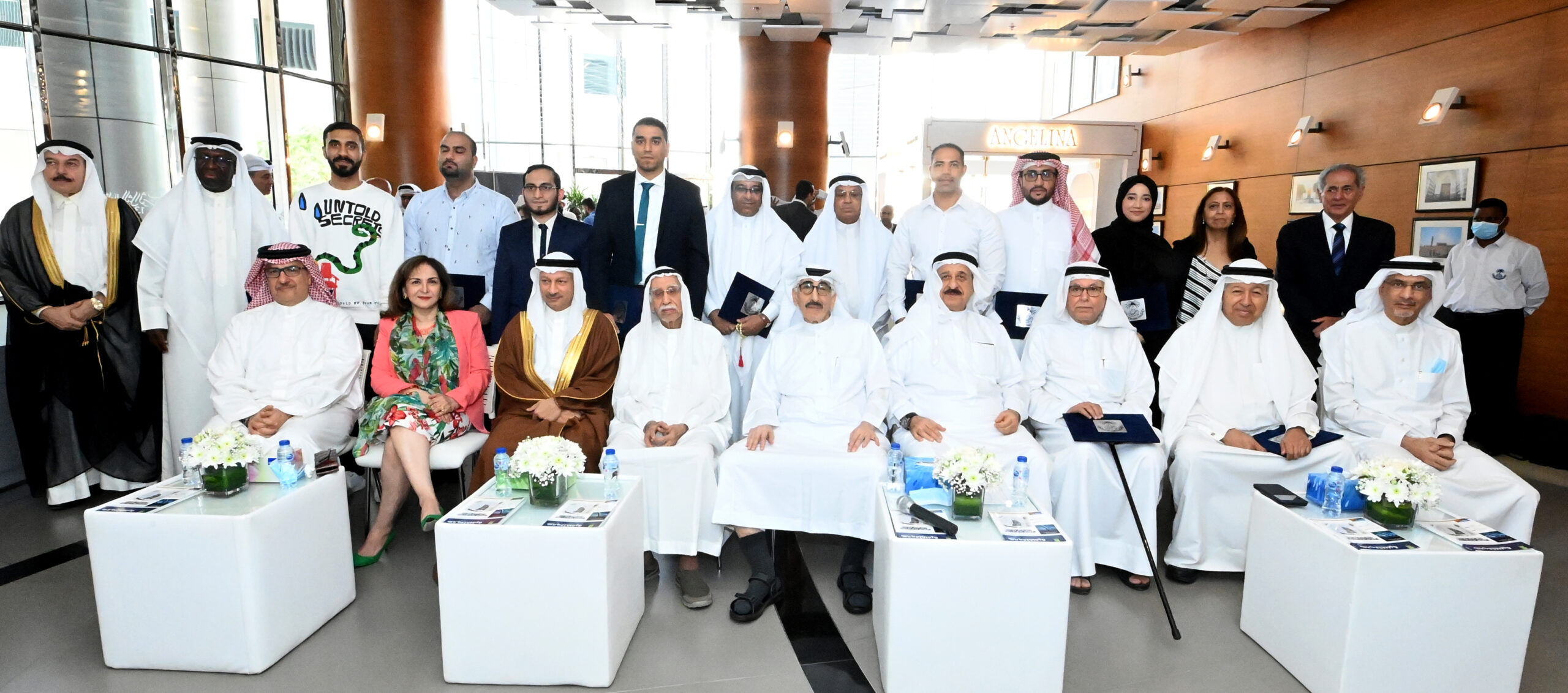 تكريم أعضاء مجلس أمناء جائزة يوسف بن أحمد كانو