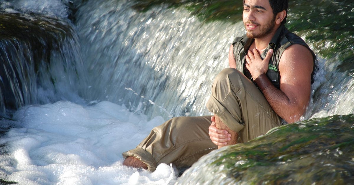 حمادة هلال يعتذر لتامر حسني ويكشف تفاصيل أغنية "عيش بشوقك"