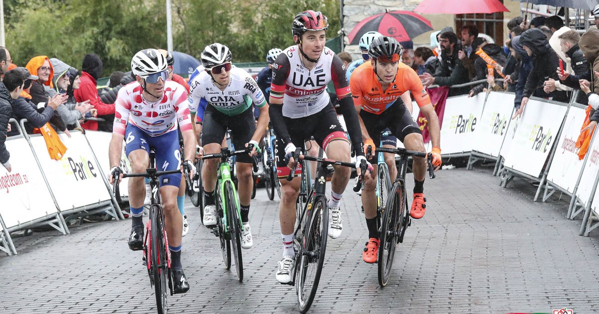 L'équipe des Émirats de cyclisme obtient la troisième place