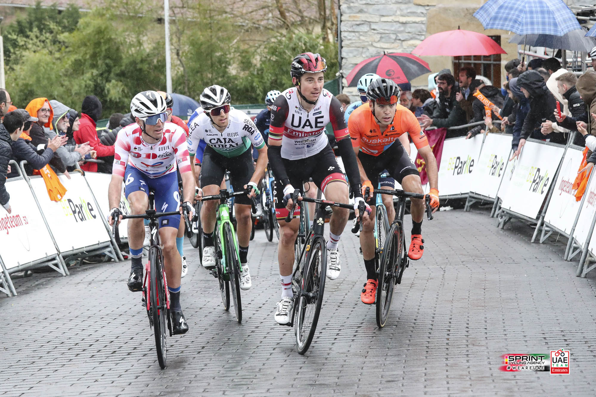 فريق الإمارات للدراجات يحقق المركز الثالث في باسك كونتري